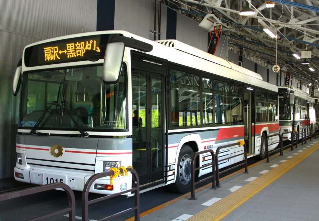トンネル電気バス