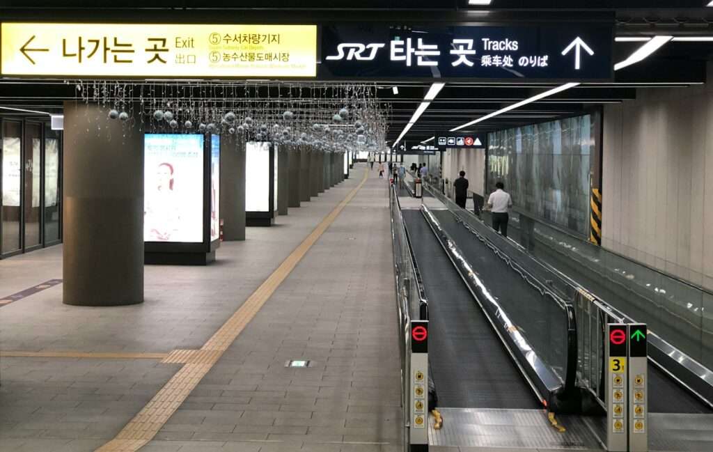 ソウルの地下鉄の風景